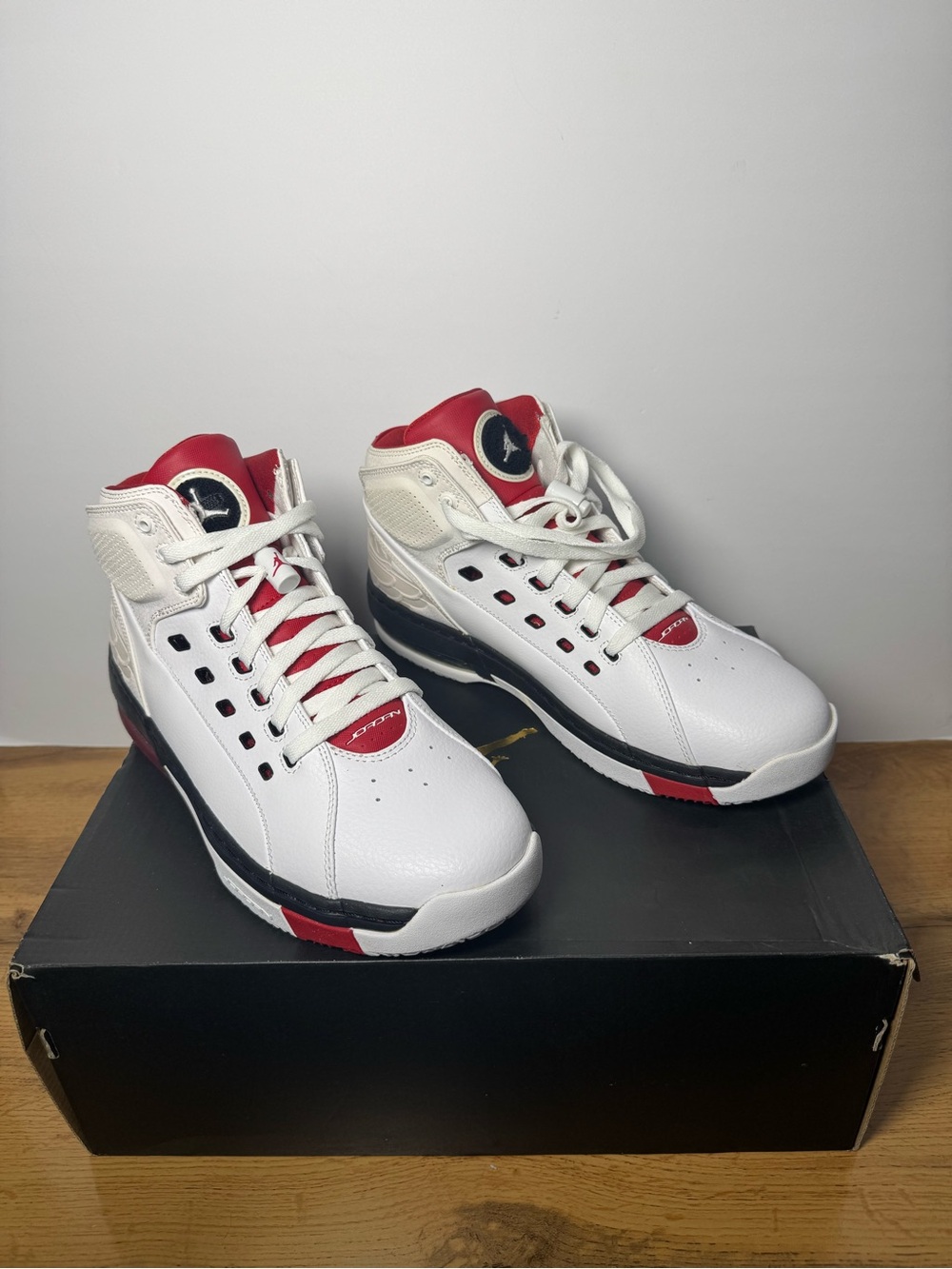 NEW Jordan Ol’School Sneakers Size 10 White, Red & Black Box Included